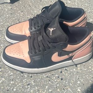 air jordan lows pink and black size 8